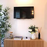 Living Aliados Mezzanine Flat W/ Ac Apartmán *